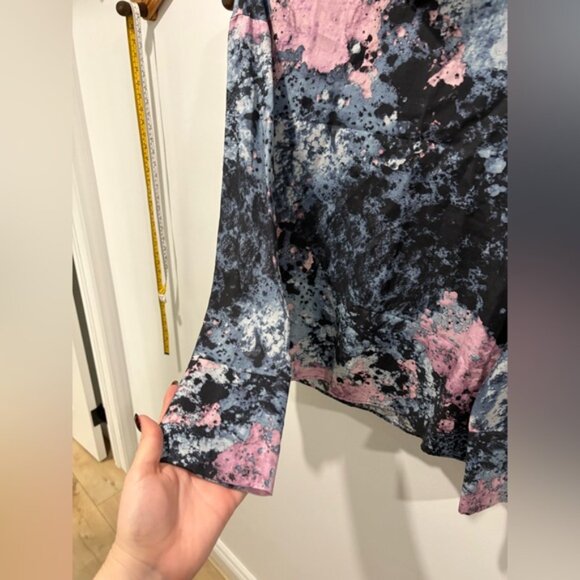 COS- Printed Stand-Up Collar Top - Picture 6 of 10